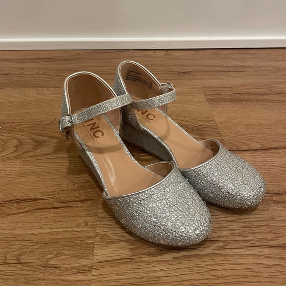 Girls INC Silver Shoes - Picture 3 of 4